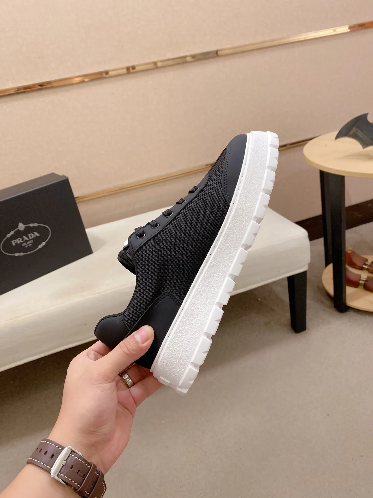 Men's men's shoes💰: 440💰[Prada～Prada] Trendy new styles are on the market. Same style as the official website. Counter quality. Original version. [Strong] [Strong] Imported selected first-layer cowhide. Comfortable and breathable sheepskin lining, fine workmanship, upper layer made of 100% pure cowhide, original last shape, comfortable on the feet, shoe sizes 38 to 44